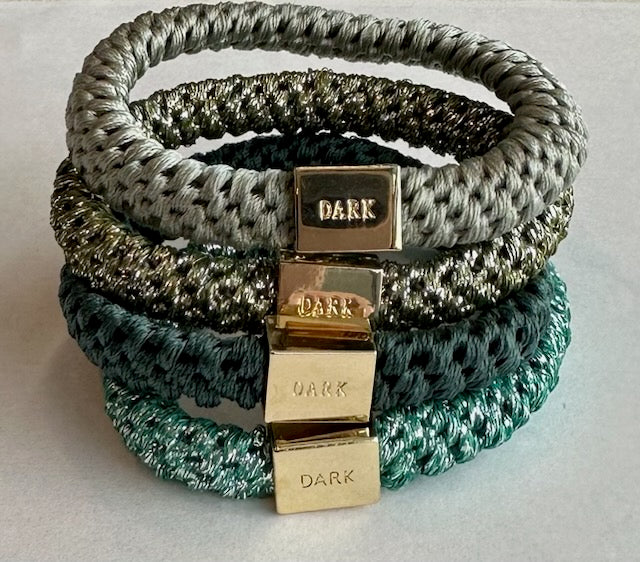 Dark Hårstrikk med gulldetalj